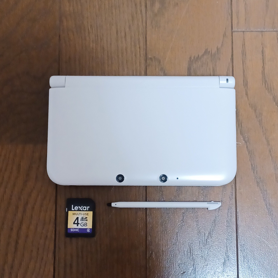 ニンテンドー3DS(ニンテンドー3DS)のニンテンドー3DS LL ホワイト 中古 エンタメ/ホビーのゲームソフト/ゲーム機本体(携帯用ゲーム機本体)の商品写真