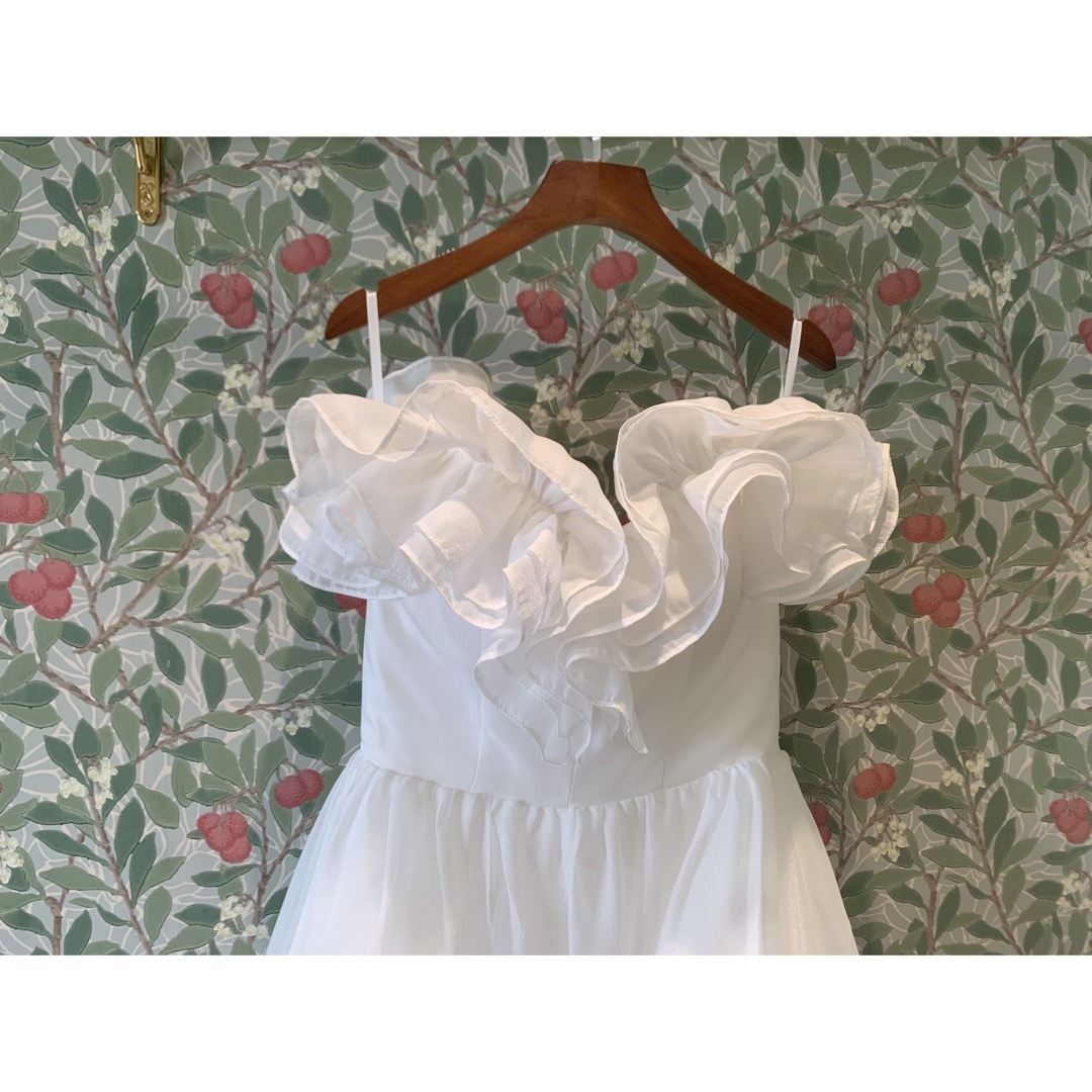 アーバンブランシュ　ホワイト　ウェディングドレス レディースのフォーマル/ドレス(ウェディングドレス)の商品写真