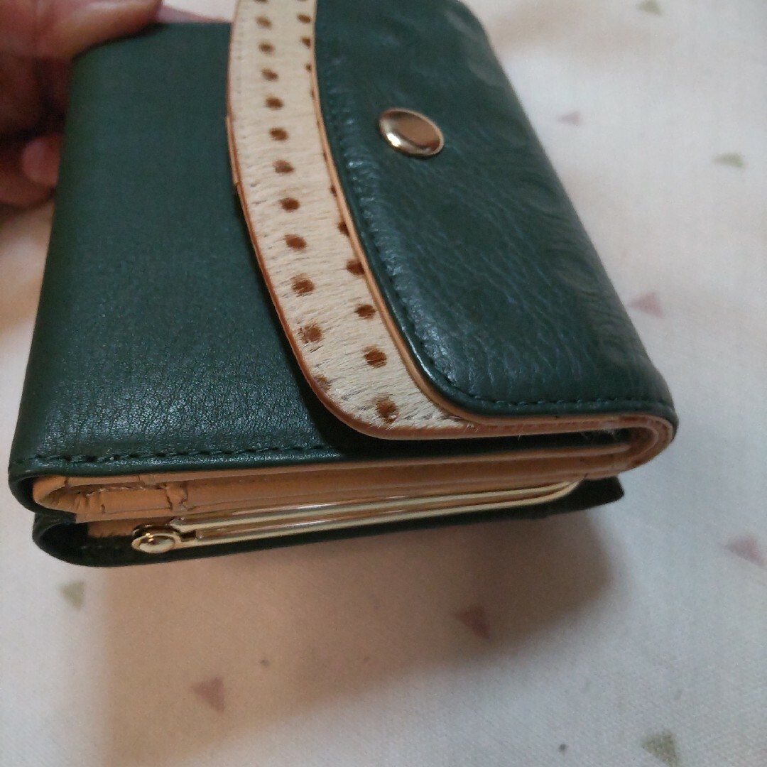 perche(ペルケ)のperche 牛革×ハラコ風ドットダブルかぶせ二つ折り財布 レディースのファッション小物(財布)の商品写真