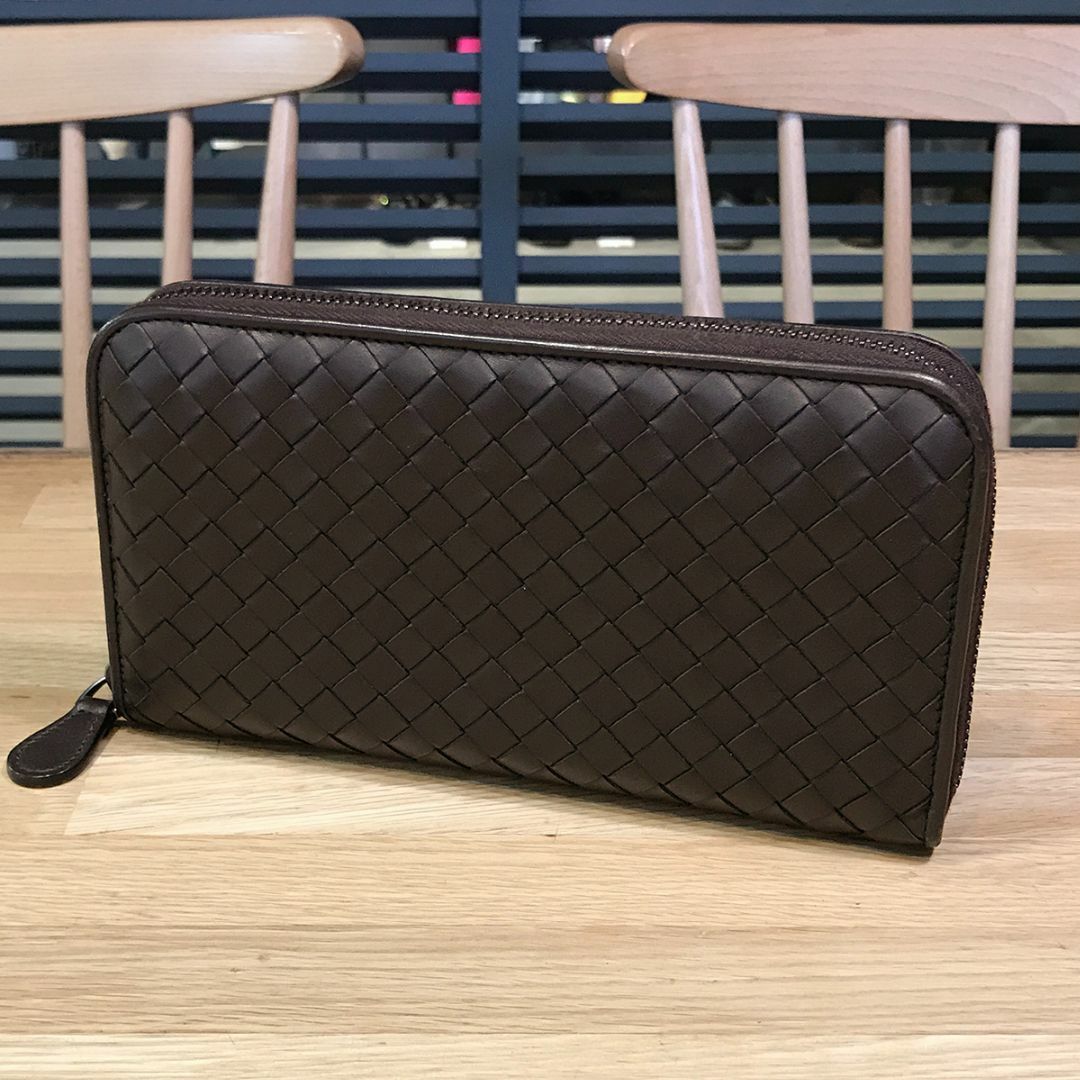 Bottega Veneta(ボッテガヴェネタ)の超美品 ボッテガヴェネタ イントレチャート ラウンドファスナー長財布 ブラウン メンズのファッション小物(長財布)の商品写真