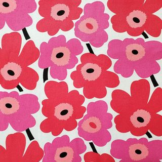 マリメッコ(marimekko)のキャンバス生地　帆布　北欧風フラワープリント　マリメッコ柄風　赤　143×50㎝(生地/糸)