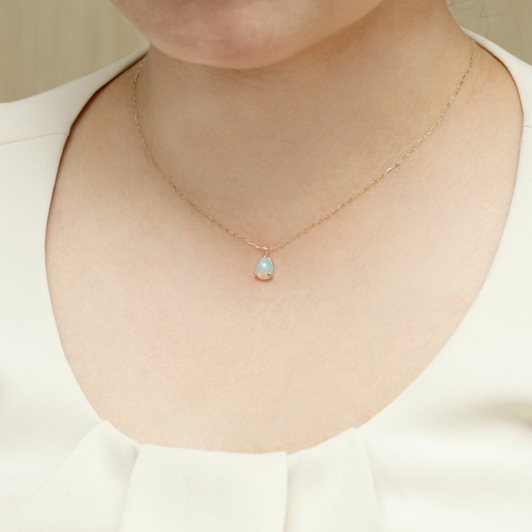 シンプルにオパールの神秘的な輝きを楽しめるネックレス K10YG シンプルにオパールの神秘的な輝きを楽しめるネックレス K10YG