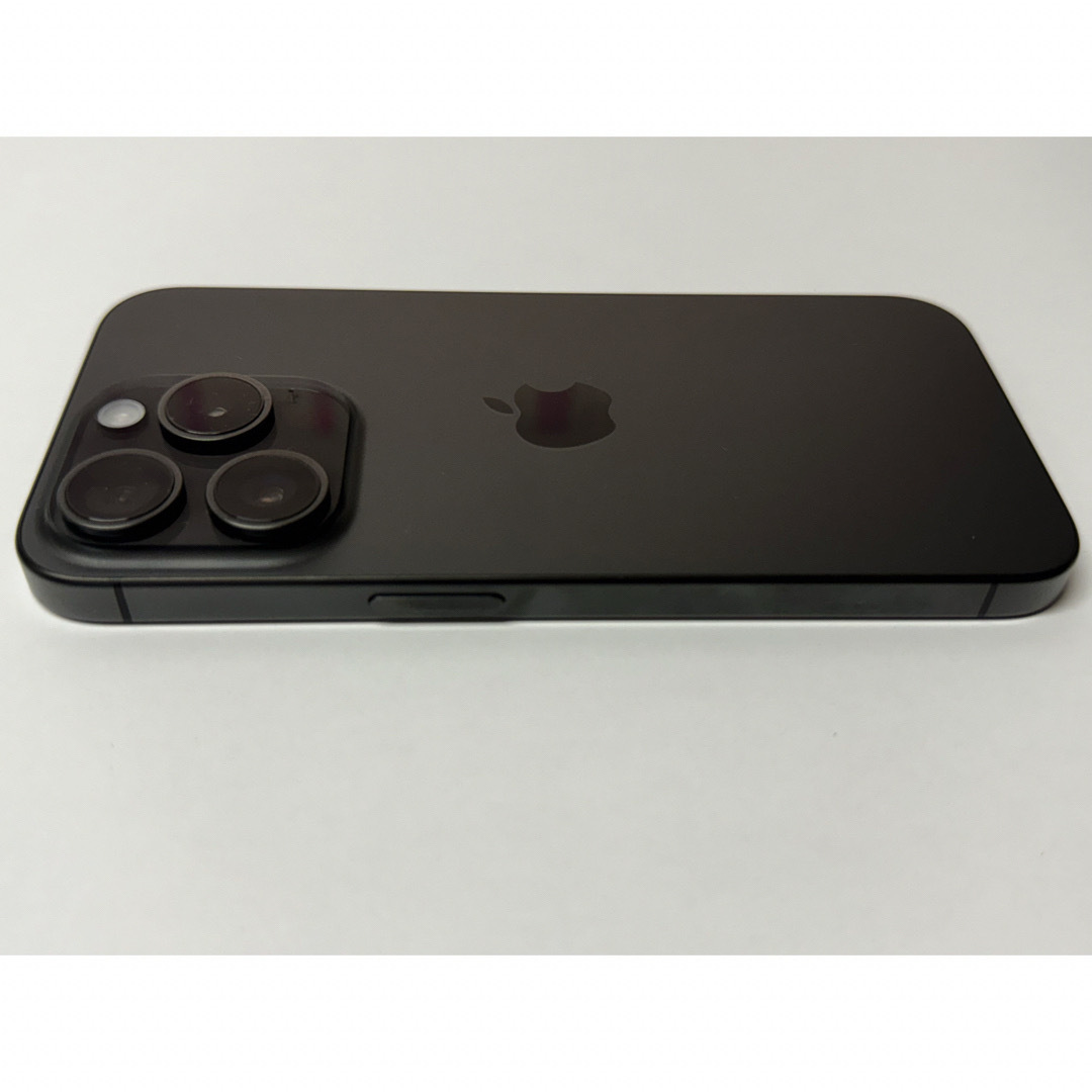iPhone(アイフォーン)のアップル iPhone15 Pro 128GB ブラックチタニウム極美品 スマホ/家電/カメラのスマートフォン/携帯電話(スマートフォン本体)の商品写真
