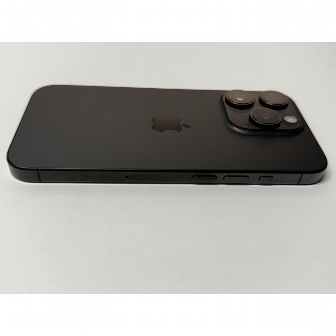 iPhone(アイフォーン)のアップル iPhone15 Pro 128GB ブラックチタニウム極美品 スマホ/家電/カメラのスマートフォン/携帯電話(スマートフォン本体)の商品写真