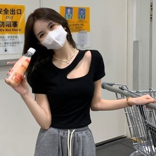 【残り1点】 ショート丈　胸元開き　Tシャツ　ブラック　半袖　女性用　トップス(Tシャツ(半袖/袖なし))