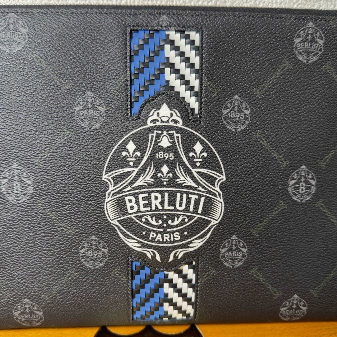 Berluti(ベルルッティ)の限定 定価24.5万円 ベルルッティ クレストロゴ レザー編み込みクラッチバッグ メンズのバッグ(セカンドバッグ/クラッチバッグ)の商品写真