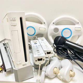 ウィー(Wii)のWii 本体　ゲーム　すぐに使えるセット(家庭用ゲーム機本体)