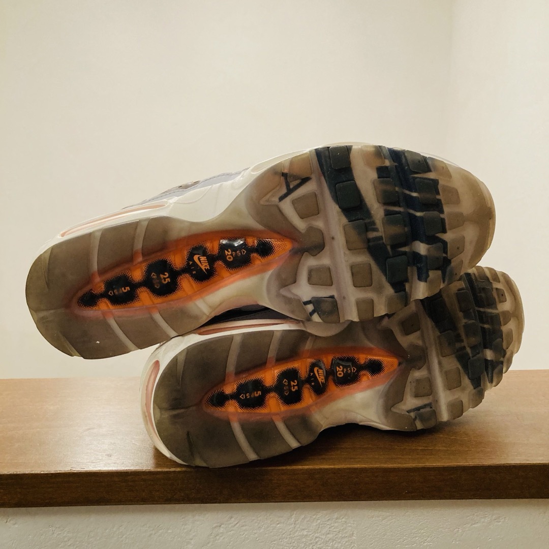 NIKE(ナイキ)の【レア美品】NIKE AIR MAX 95 / KIM JONES  28㎝ メンズの靴/シューズ(スニーカー)の商品写真