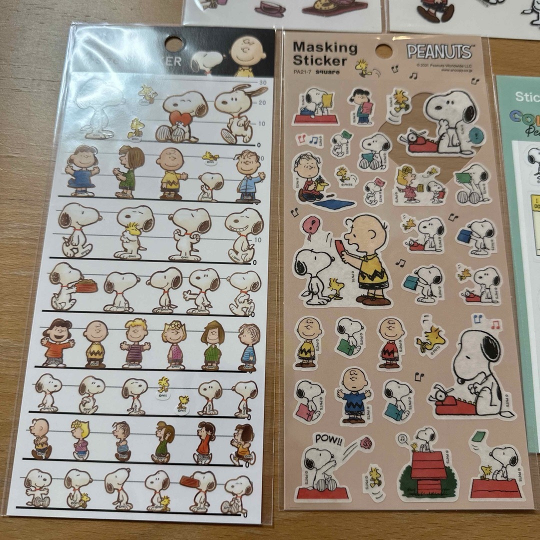 SNOOPY(スヌーピー)の新品　PEANUTSピーナッツ　スヌーピー　ステッカー　７枚セット エンタメ/ホビーのおもちゃ/ぬいぐるみ(キャラクターグッズ)の商品写真