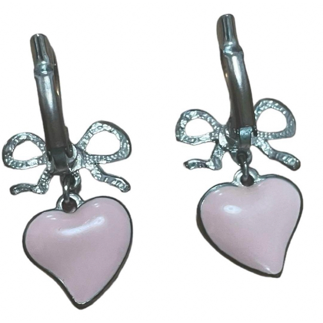 Vivienne Westwood(ヴィヴィアンウエストウッド)の美品　Vivienne Westwood ピアス　両耳　リボン　オーブ　ハート レディースのアクセサリー(ピアス)の商品写真