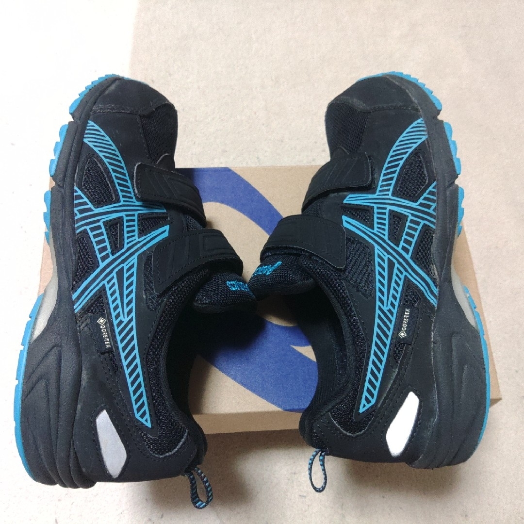 asics(アシックス)のアシックス　キッズ 子供靴　ゴアテックス　スニーカー　21.5㎝ キッズ/ベビー/マタニティのキッズ靴/シューズ(15cm~)(スニーカー)の商品写真