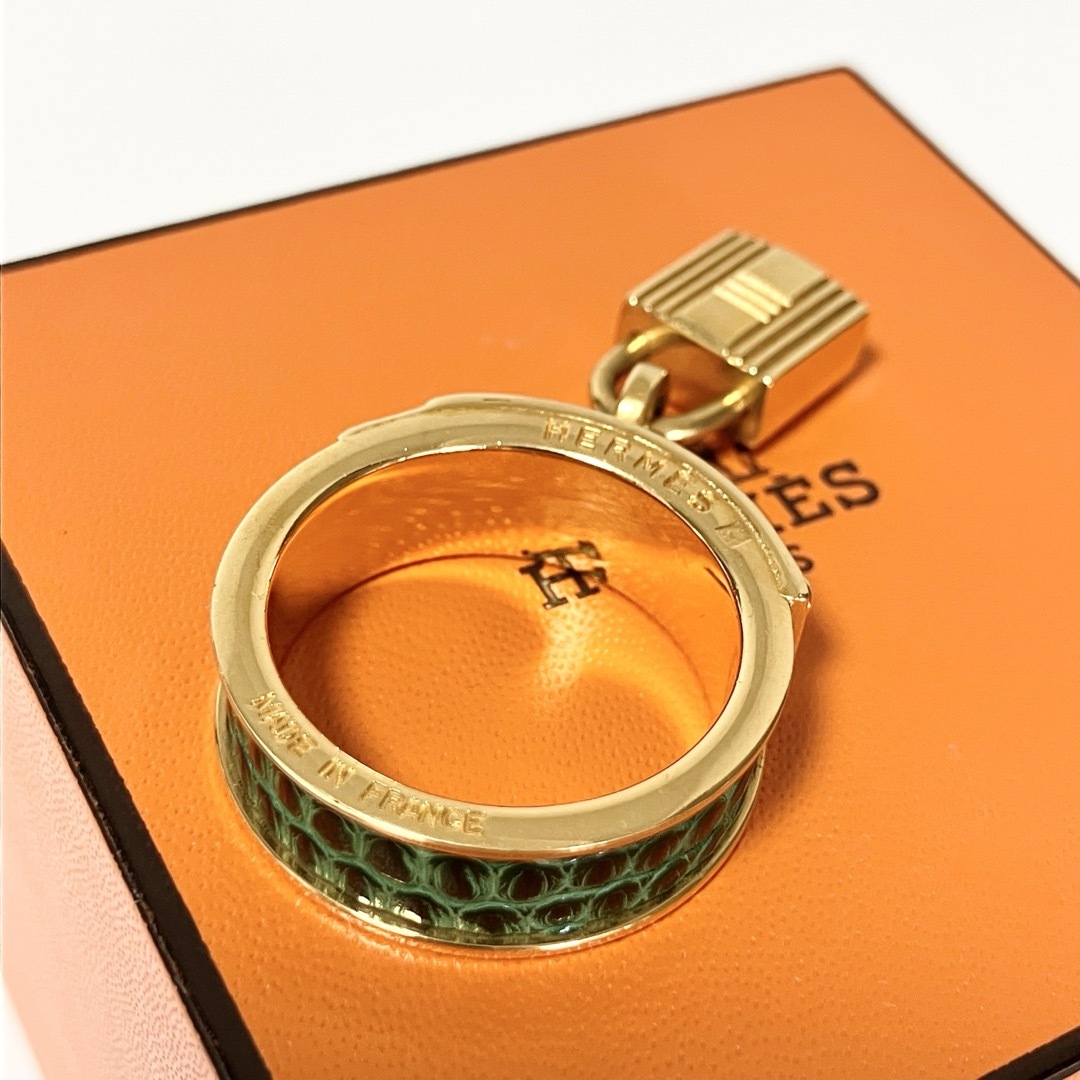 Hermes(エルメス)のHERMES エルメス ケリー ゴールド グリーン スカーフリング リング レディースのアクセサリー(リング(指輪))の商品写真