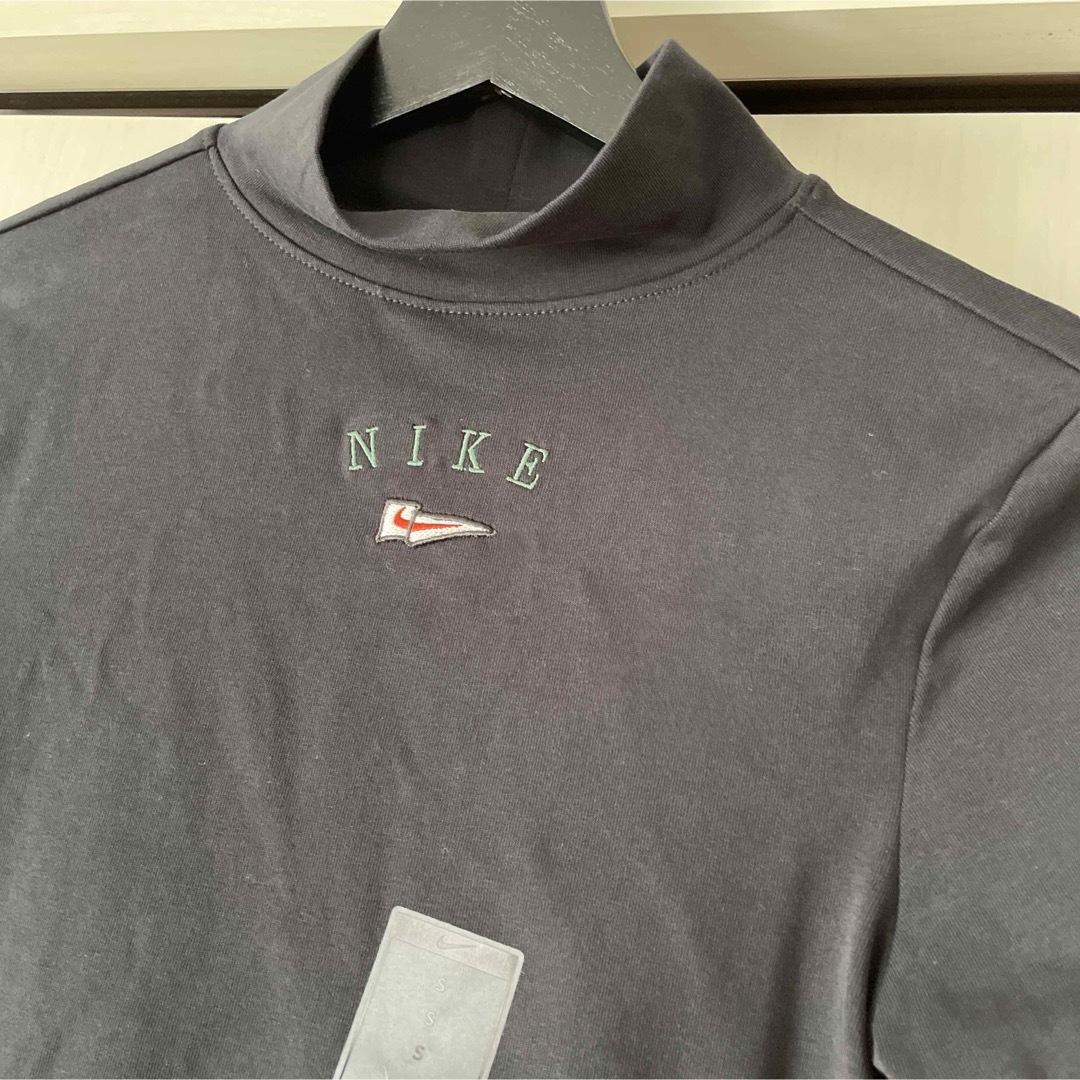 NIKE(ナイキ)のロンT モックネック レディースのトップス(Tシャツ(長袖/七分))の商品写真