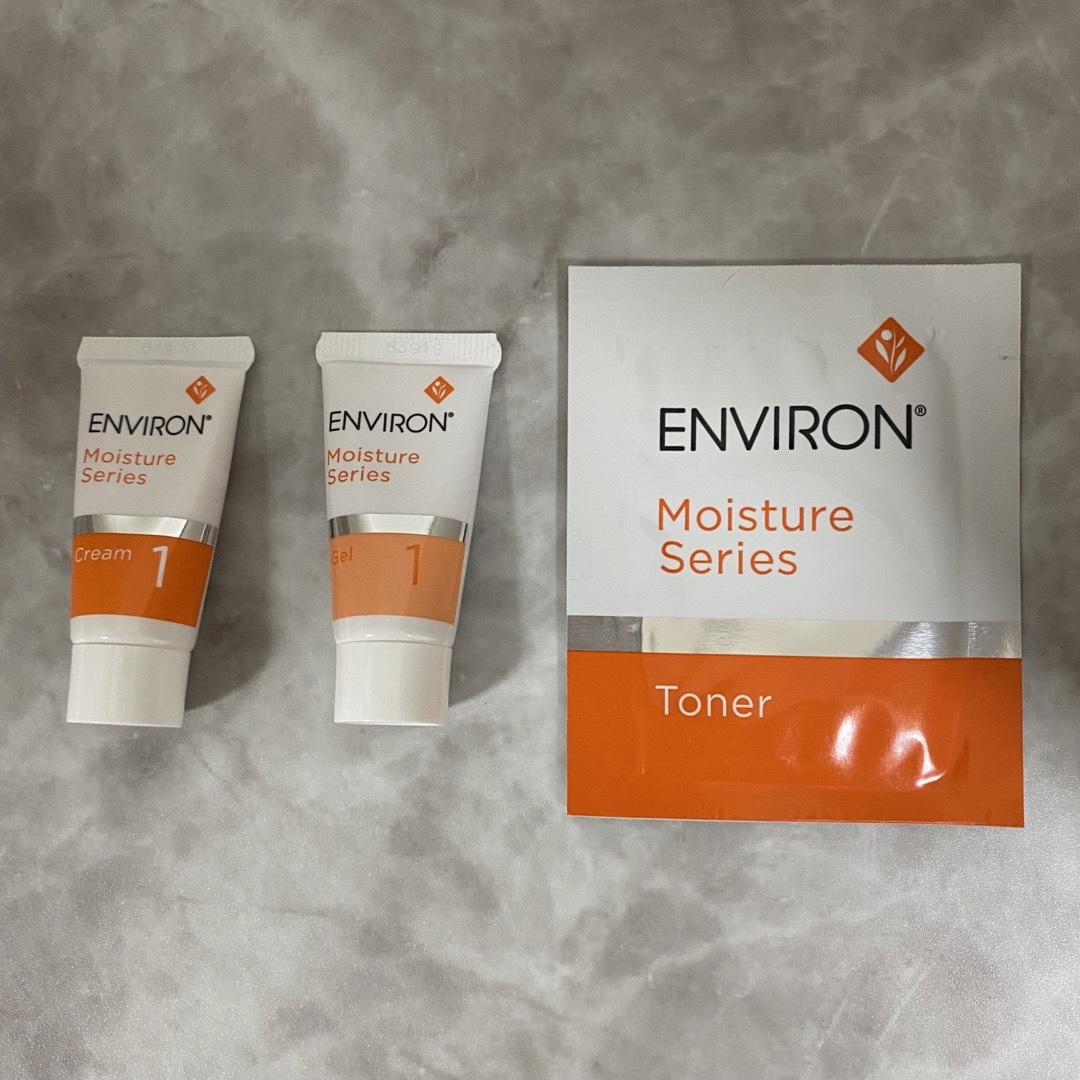 ENVIRON(エンビロン)の新品　ENVIRON エンビロン　モイスチャーシリーズ サンプルサイズ　3種類 コスメ/美容のキット/セット(サンプル/トライアルキット)の商品写真