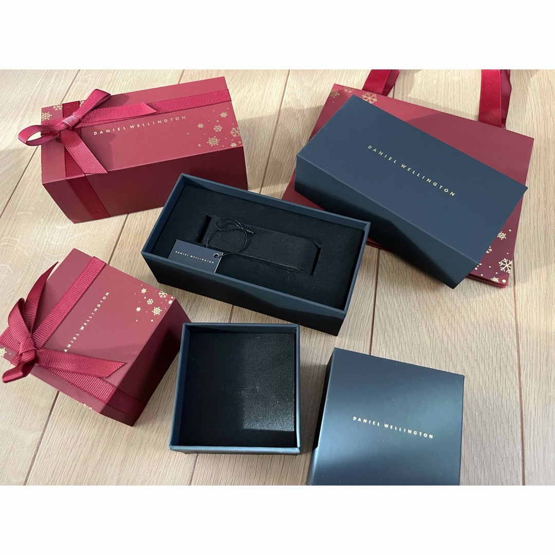 Daniel Wellington(ダニエルウェリントン)のDaniel Wellington 箱.袋　クリスマス限定デザイン ショッパー  レディースのファッション小物(腕時計)の商品写真