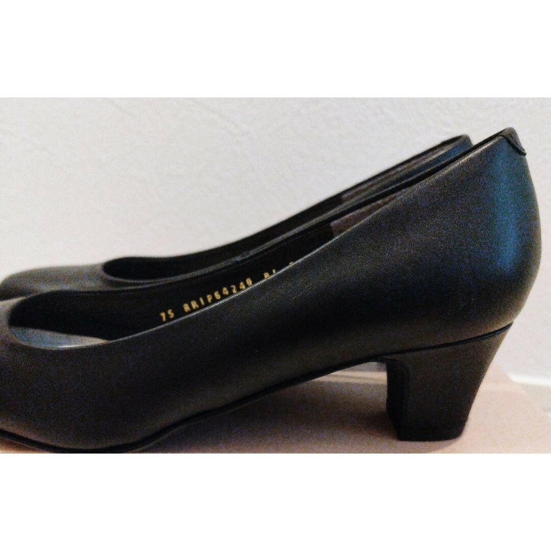 Riz raffinee(リズラフィーネ)のリズラフィーネ 22.5センチ 黒 パンプス レディースの靴/シューズ(ハイヒール/パンプス)の商品写真