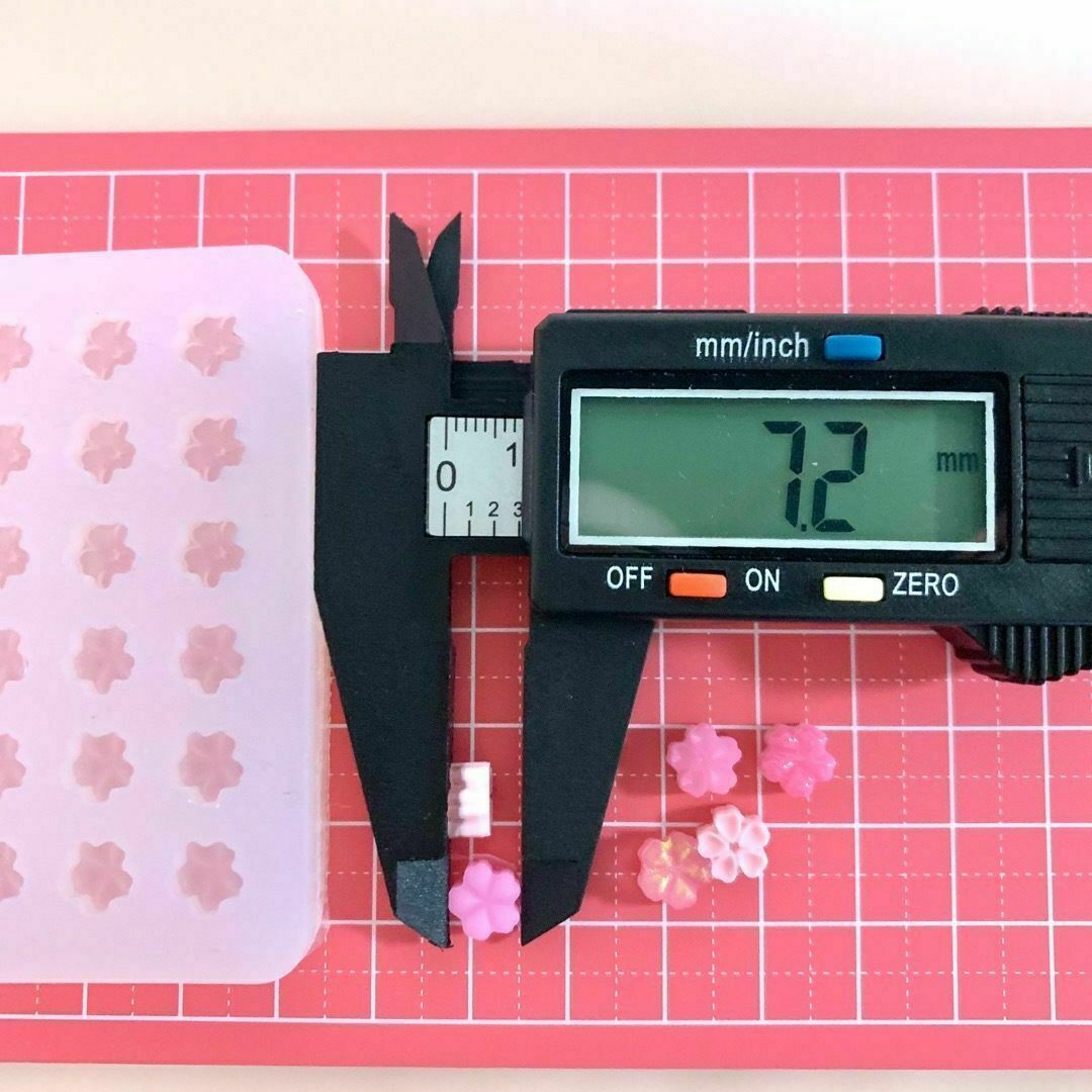 【66】桜 シリコンモールド ミニチュア 3D お花 花びら フラワー レジン型 ハンドメイドの素材/材料(各種パーツ)の商品写真