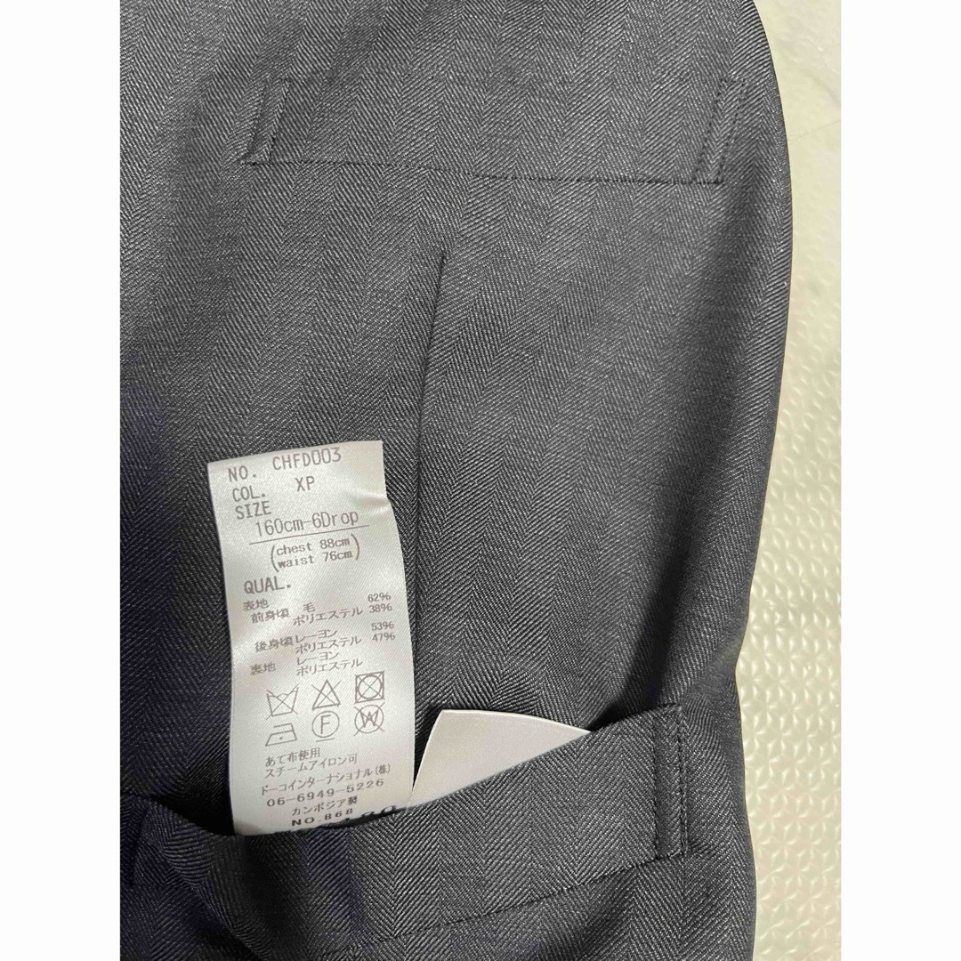美品　スーツベスト　ジレ　ダークグレー　ストライプ メンズのスーツ(スーツベスト)の商品写真
