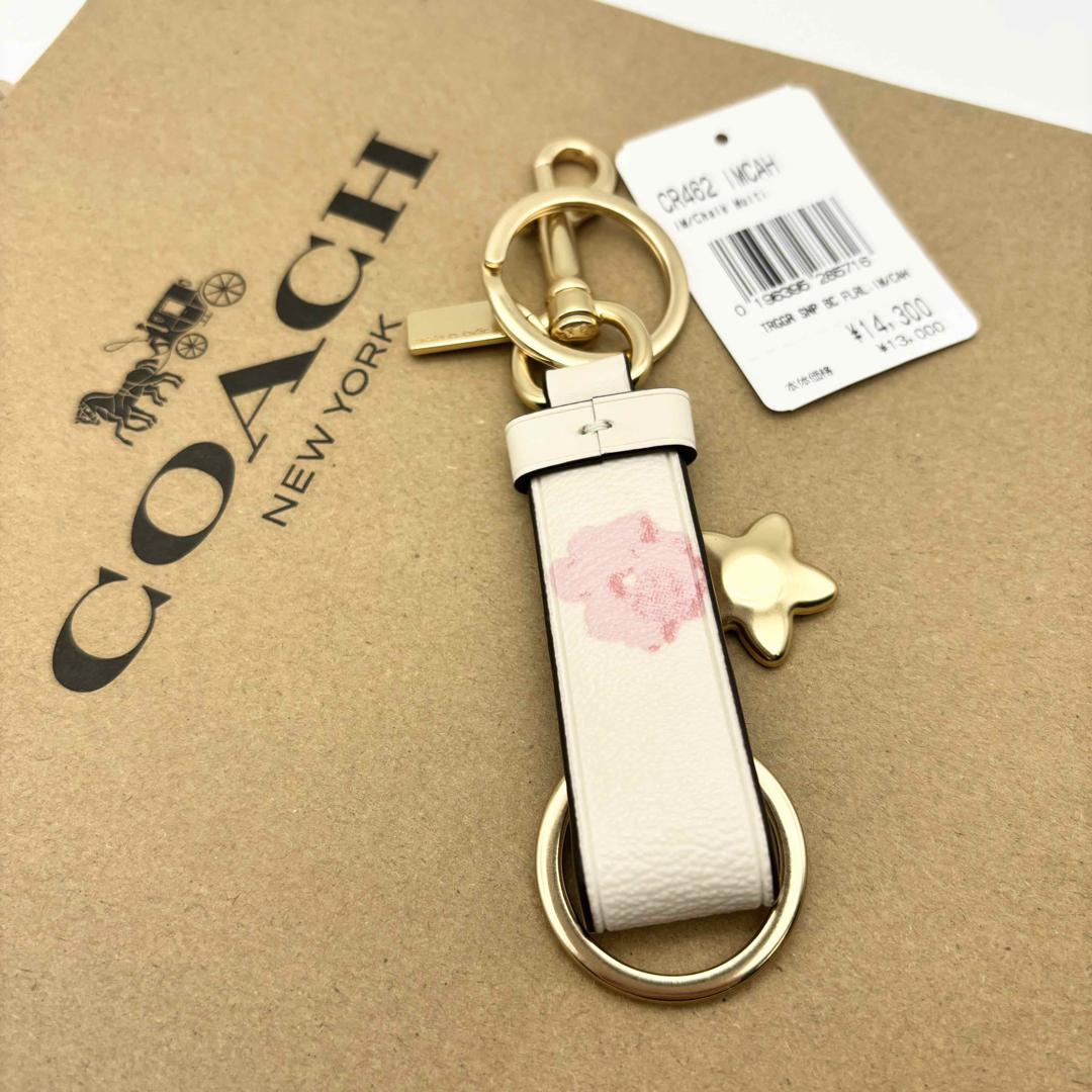 COACH(コーチ)の【COACH☆新品】トリガー スナップ バッグ チャーム・フローラル プリン レディースのファッション小物(キーホルダー)の商品写真