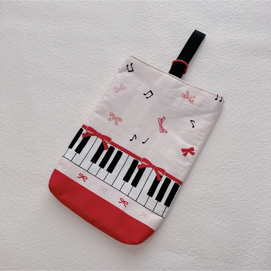 上靴入れ シューズ袋 女の子 音楽 音符 鍵盤 ピアノ 赤 ハンドメイドのキッズ/ベビー(外出用品)の商品写真