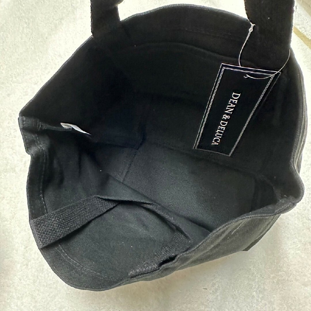 DEAN & DELUCA(ディーンアンドデルーカ)の新品SサイズDEAN＆DELUCA トートバッグ　ブラック　ロゴグレー レディースのバッグ(トートバッグ)の商品写真