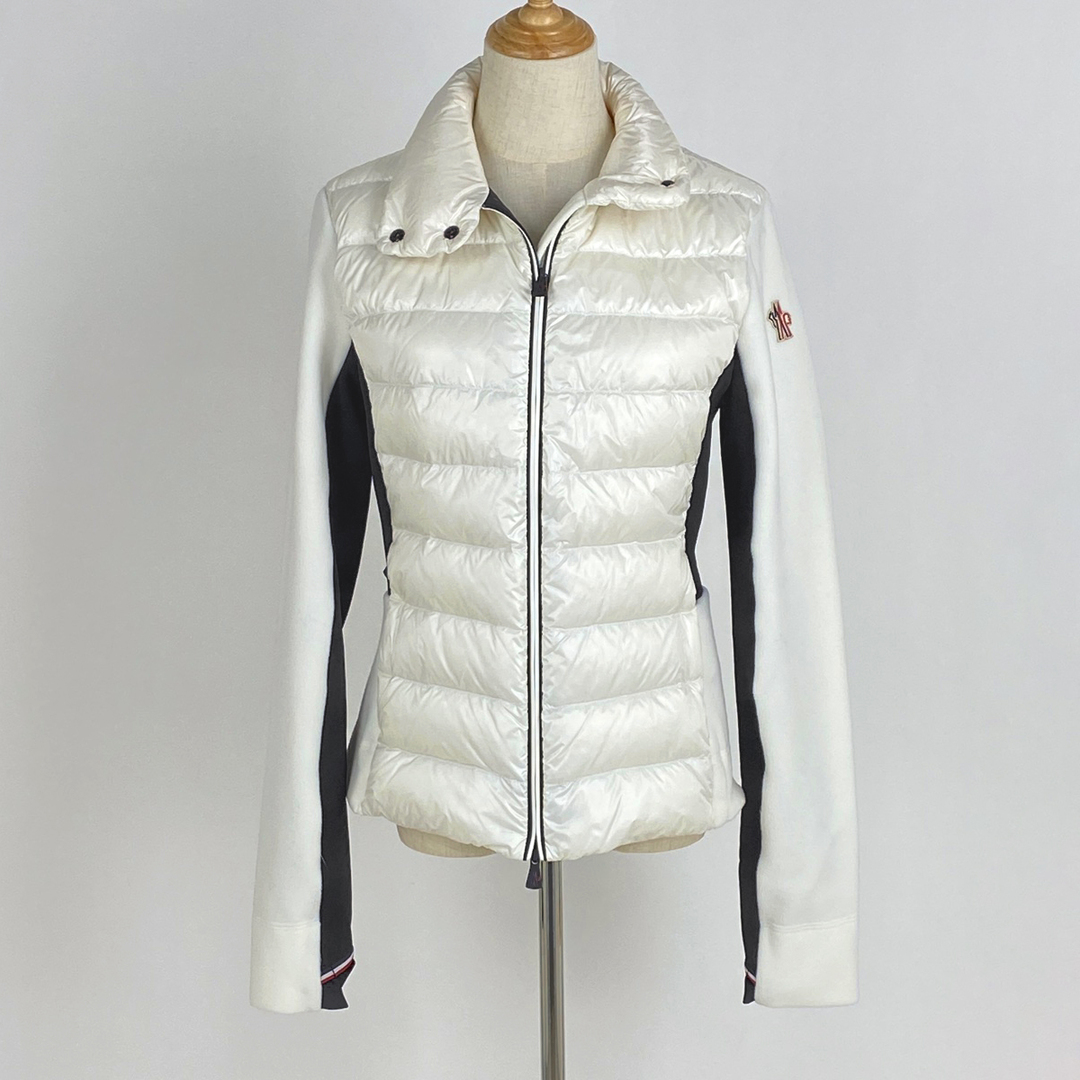 MONCLER(モンクレール)の【在庫一掃】 モンクレール ロゴ スウェット ダウンジャケット L 【中古】 レディースのジャケット/アウター(ダウンジャケット)の商品写真