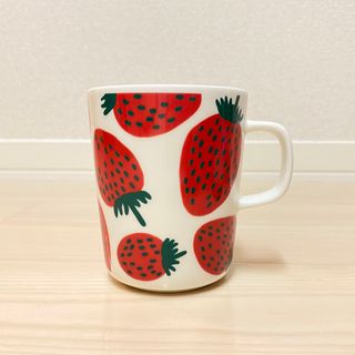 マリメッコ(marimekko)のマリメッコ　マンシッカ　いちご　マグカップ(食器)