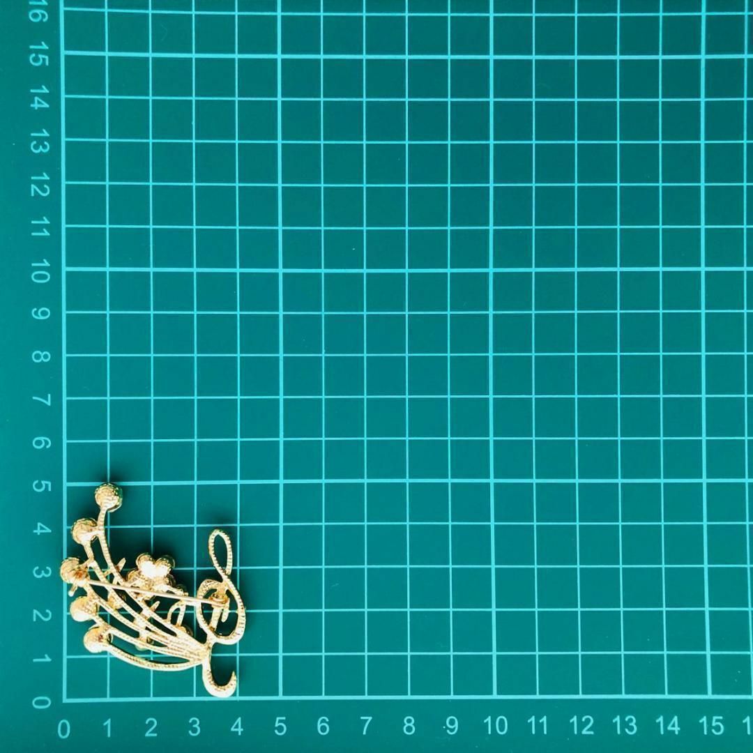 ト音記号 音符 ラインストーン ブローチ キラキラ 音楽 ピアノ アクセサリー レディースのアクセサリー(ブローチ/コサージュ)の商品写真