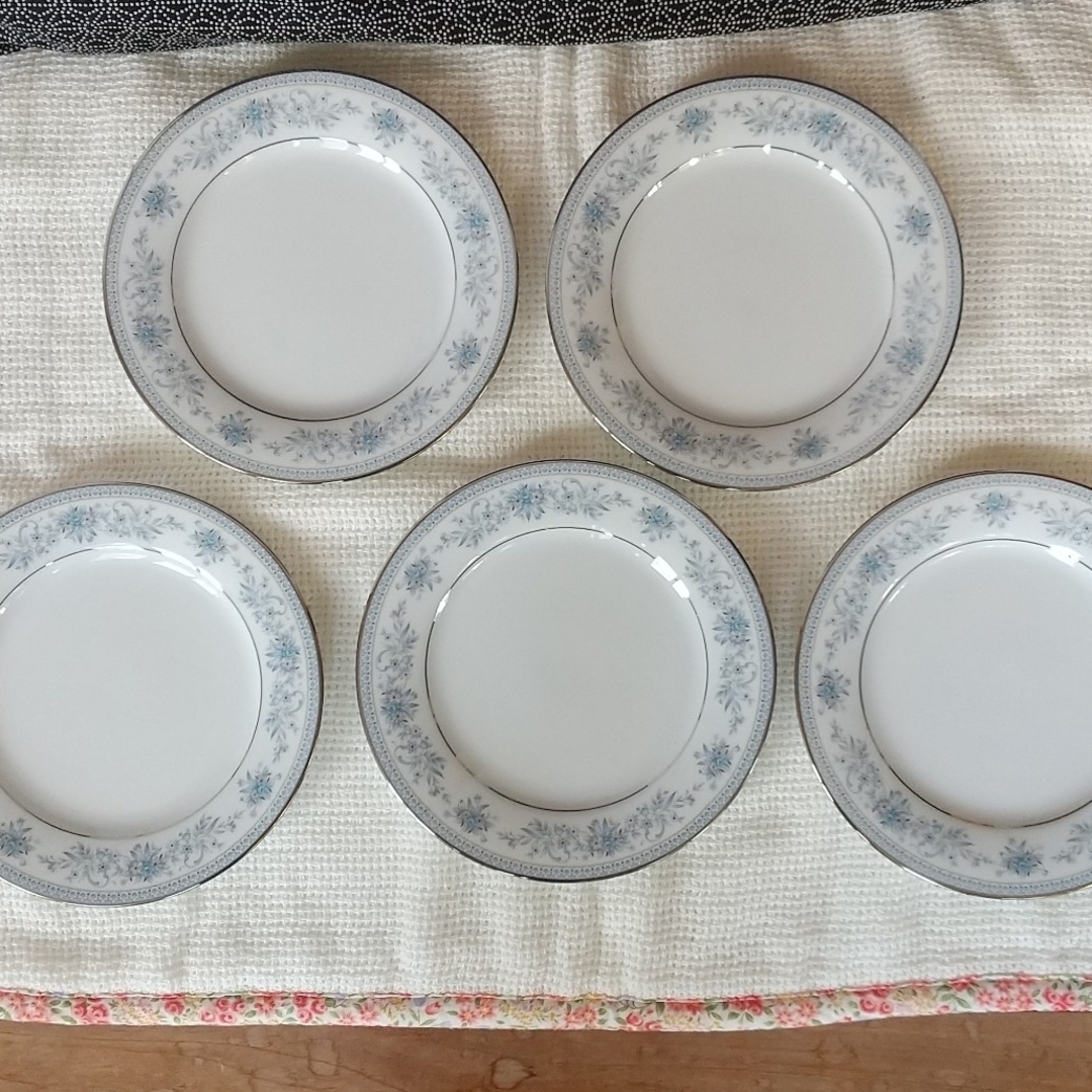 Noritake - お皿 5枚セットの通販 by チーズケーキsuki's shop Noritake - お皿 5枚セットの通販 by チーズケーキsuki's shop