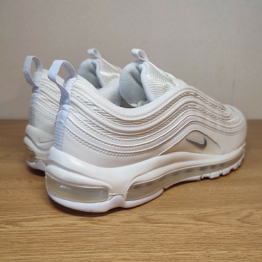 NIKE(ナイキ)の極美品 大人気 NIKE AIR MAX 97 ALL WHITE 27 メンズの靴/シューズ(スニーカー)の商品写真