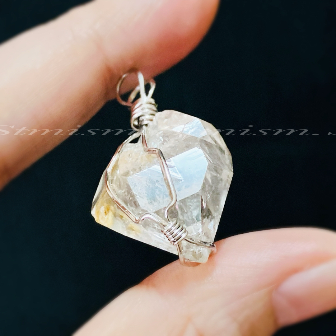 水晶原石ネックレス ハンドメイドのアクセサリー(ネックレス)の商品写真