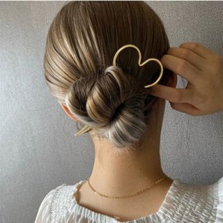 梨の花の簪-伝統と華やかさが融合し、特別な日を彩る K133の通販 by 梨の花の簪-伝統と華やかさが融合し、特別な日を彩る K133の通販 by