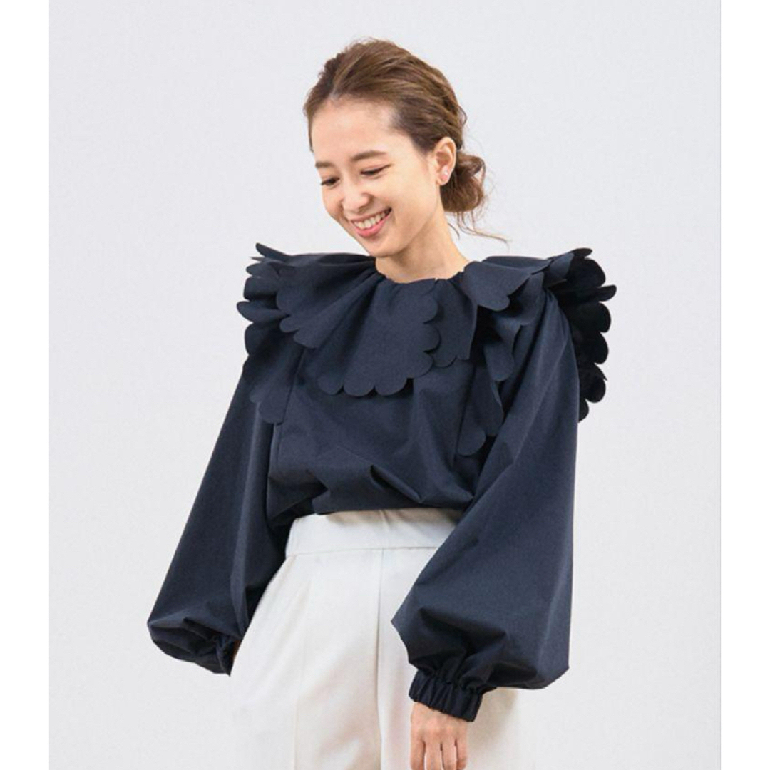 UNITED ARROWS(ユナイテッドアローズ)の専用 yori たっぷりスカラップブラウス　36 レディースのトップス(シャツ/ブラウス(長袖/七分))の商品写真