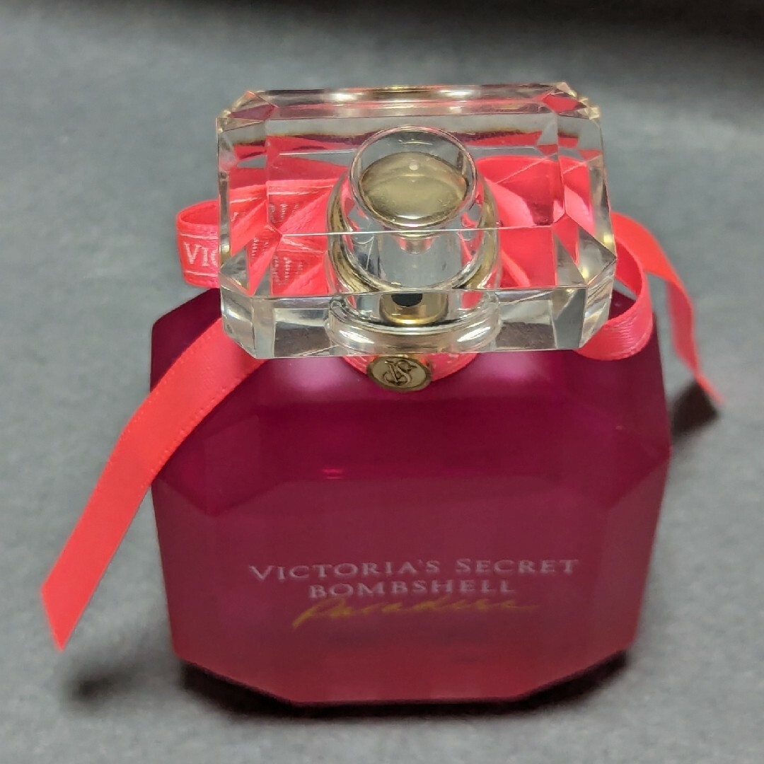 Victoria's Secret(ヴィクトリアズシークレット)のヴィクトリアシークレットボムシェルパラダイスオードパルファム50ml コスメ/美容のコスメ/美容 その他(その他)の商品写真