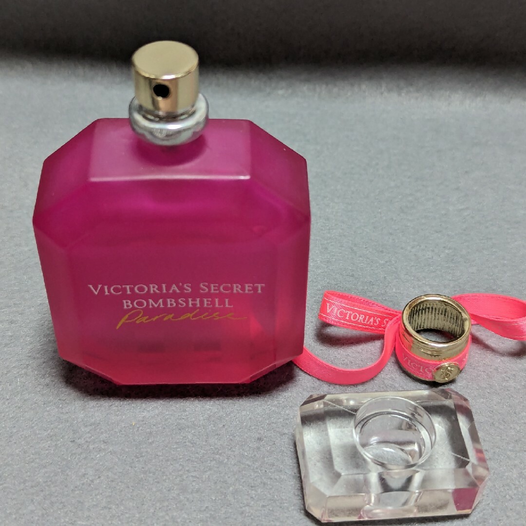 Victoria's Secret(ヴィクトリアズシークレット)のヴィクトリアシークレットボムシェルパラダイスオードパルファム50ml コスメ/美容のコスメ/美容 その他(その他)の商品写真