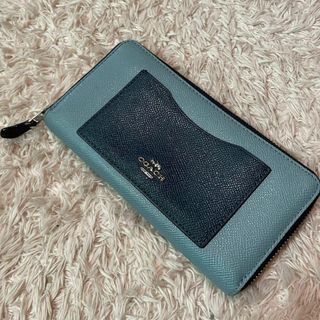 コーチ(COACH)の【美品】coach コーチ　ラウンドジップ　長財布　くすみブルー(財布)