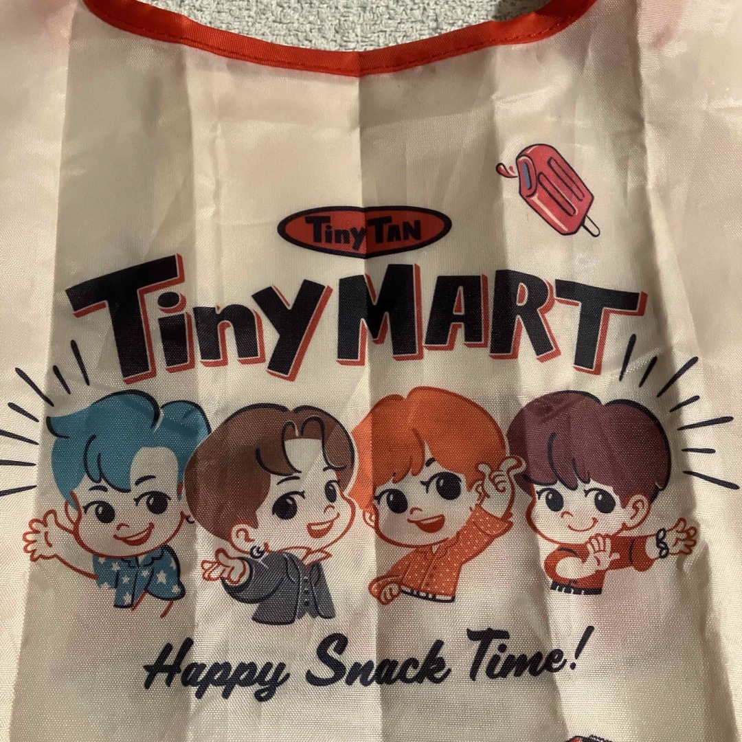 防弾少年団(BTS)(ボウダンショウネンダン)のBTS TinyMart　エコバッグ　ALL TinyTAN　タイニーマート エンタメ/ホビーのおもちゃ/ぬいぐるみ(キャラクターグッズ)の商品写真