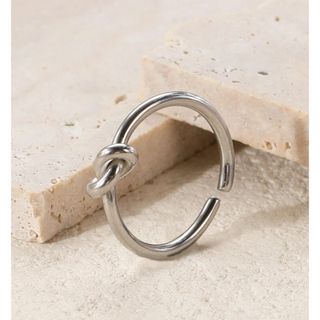 ルビー デザインリング 12号 YG 【中古】の通販|ラクマ ルビー デザインリング 12号 YG 【中古】の通販|ラクマ