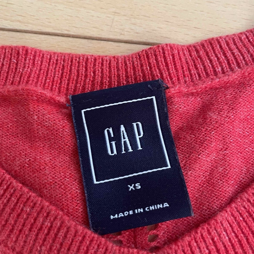 GAP(ギャップ)のGAP カーディガン　赤 レディースのトップス(カーディガン)の商品写真