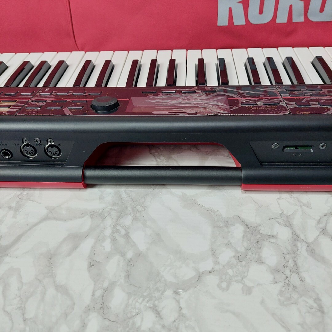 KORG(コルグ)のKORG KROSS-61 スタンド 専用ソフトケース付き シンセサイザー 楽器の鍵盤楽器(キーボード/シンセサイザー)の商品写真