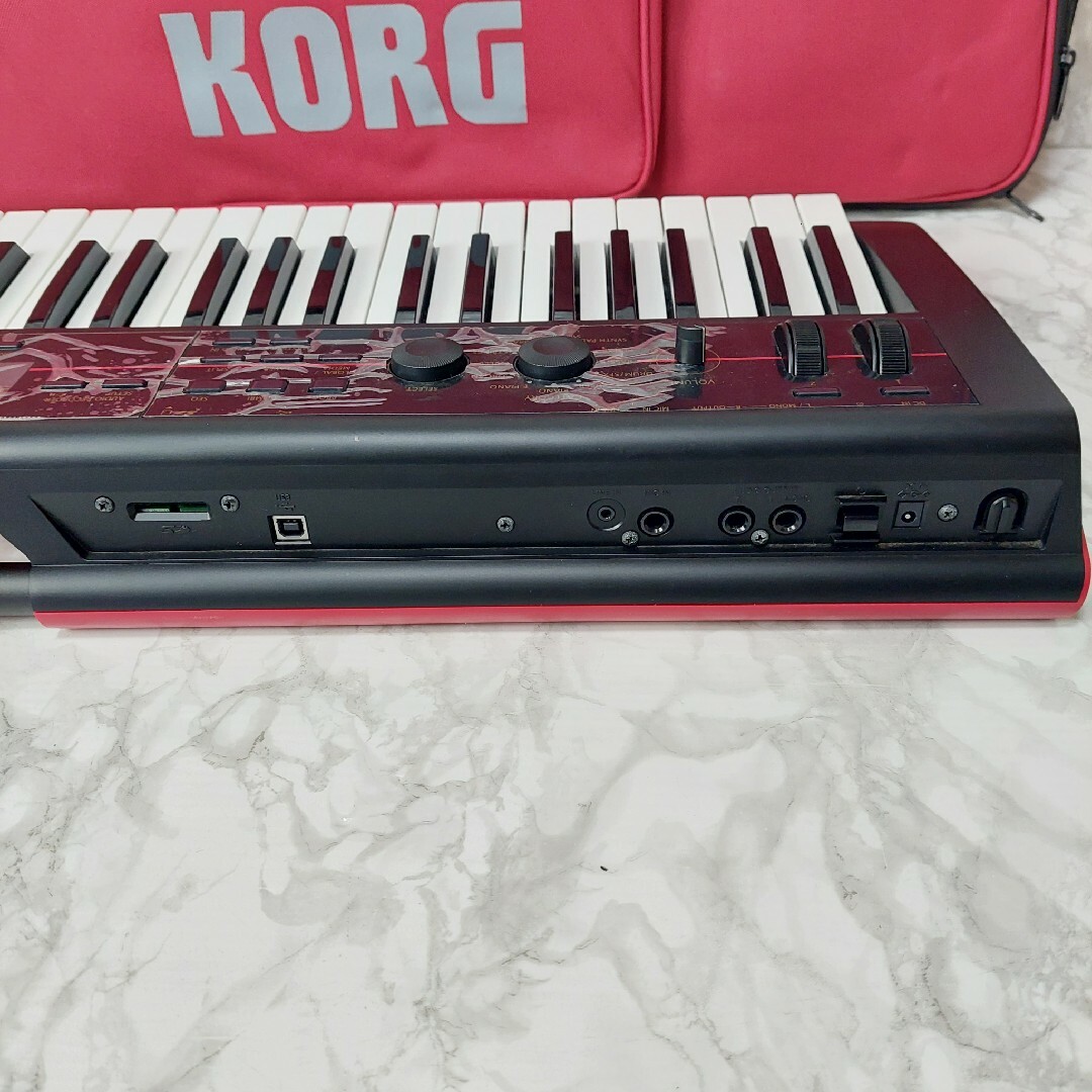 KORG(コルグ)のKORG KROSS-61 スタンド 専用ソフトケース付き シンセサイザー 楽器の鍵盤楽器(キーボード/シンセサイザー)の商品写真