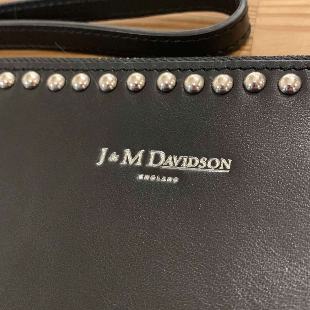 J&M DAVIDSON(ジェイアンドエムデヴィッドソン)のJ&M DAVIDSON スタッズ クラッチバッグ タブレットケース PCケース レディースのバッグ(クラッチバッグ)の商品写真