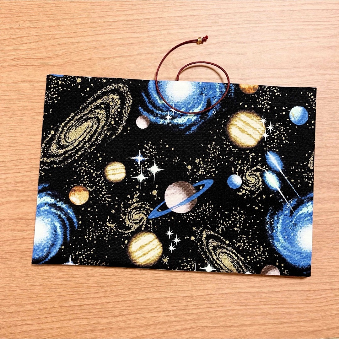 《 四六判》ブックカバー  ハンドメイド 宇宙 ゴールド ハンドメイドの文具/ステーショナリー(ブックカバー)の商品写真