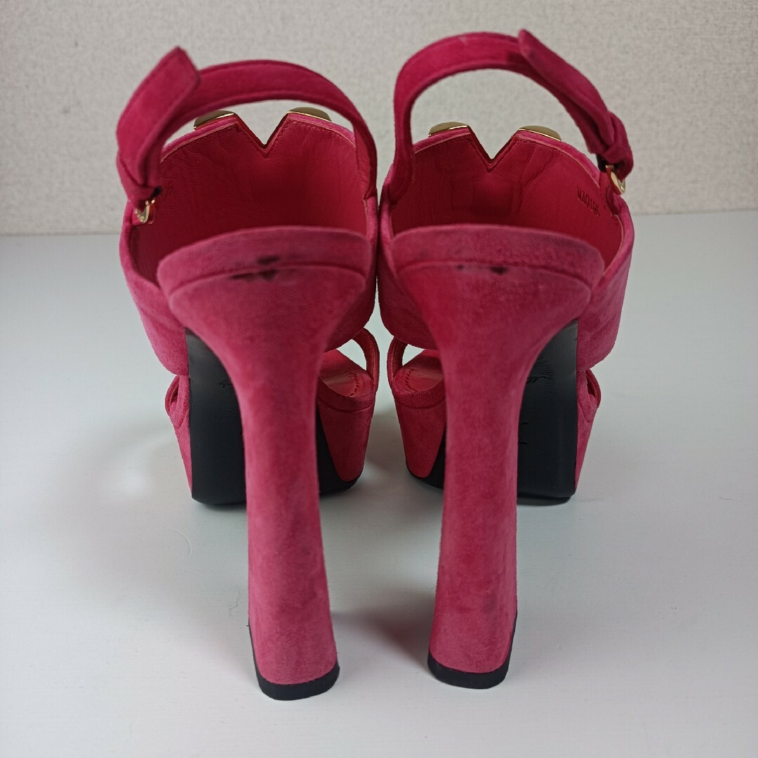 LOUIS VUITTON(ルイヴィトン)のルイヴィトン サンダル エセンシャルV 厚底  赤 ピンク 超スタイルアップ レディースの靴/シューズ(サンダル)の商品写真