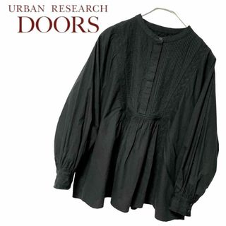 アーバンリサーチドアーズ(URBAN RESEARCH DOORS)のURBAN RESEARCH DOORS ブラウス 刺繍 ピンタック ブラック(シャツ/ブラウス(長袖/七分))