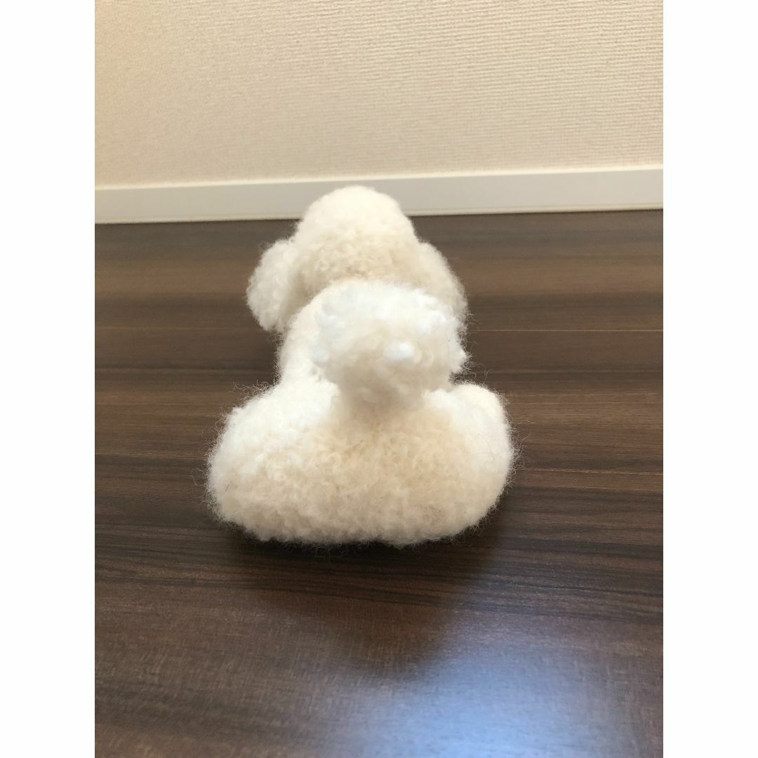 おとママ羊毛フェルト　ホワイトトイプードル　よく見るポーズ　T-120 ハンドメイドのぬいぐるみ/人形(ぬいぐるみ)の商品写真