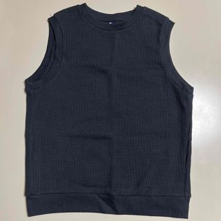 ユニクロ(UNIQLO)のユニクロ　黒ベスト　130(その他)