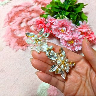 花柄❤白＆キラキラ❤ビジュー付き❤ゴージャス❤ゴールド❤ヘアクリップ(バレッタ/ヘアクリップ)