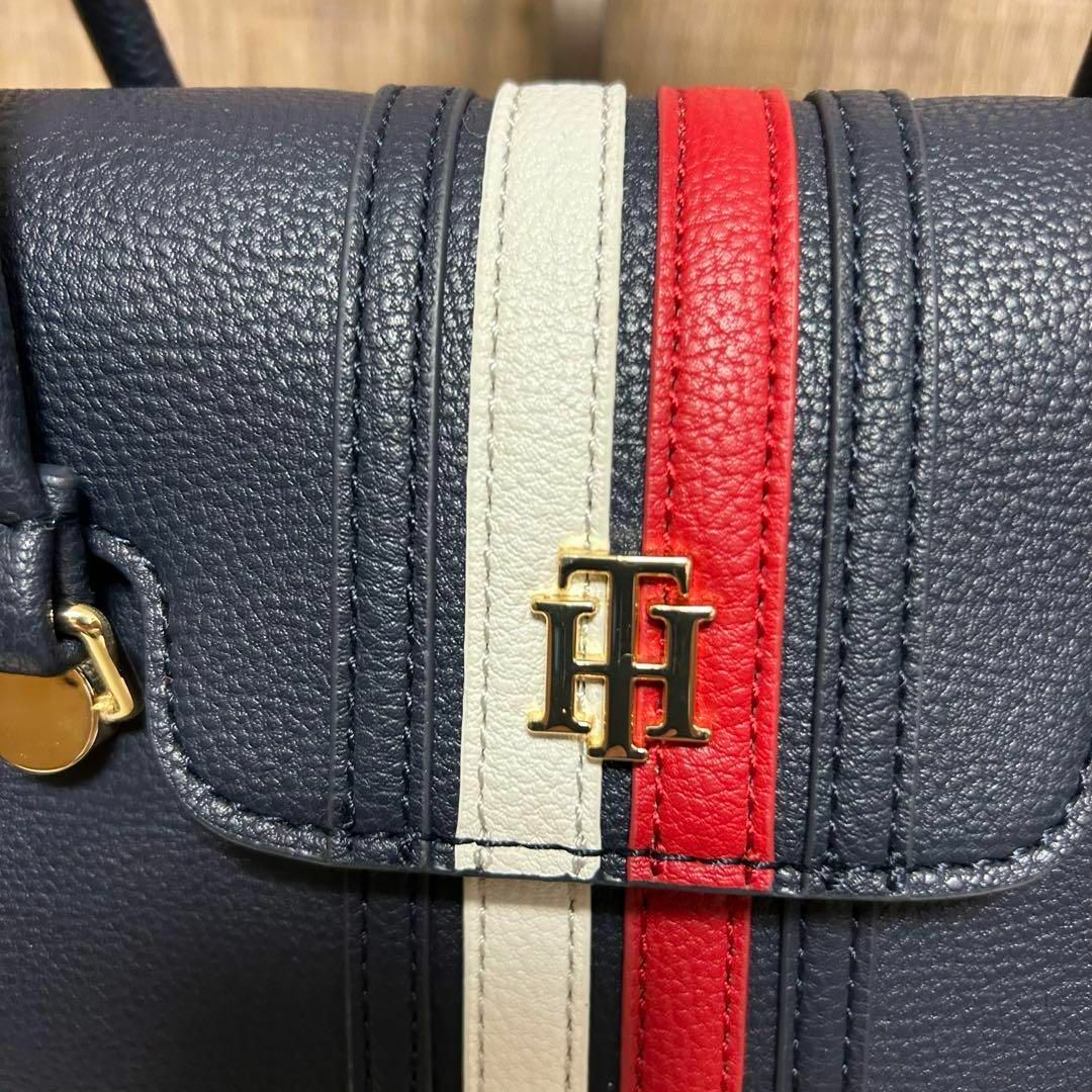 TOMMY HILFIGER(トミーヒルフィガー)の【新品】TOMMY HILFIGER トミーヒルフィガー　ハンドバッグ　ネイビー レディースのバッグ(ハンドバッグ)の商品写真