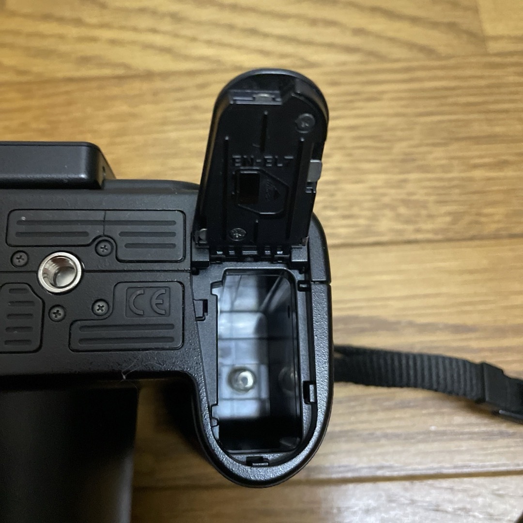 Nikon ニコンCOOLPIX 8800 VR 本体 動作未確認の為ジャンク スマホ/家電/カメラのカメラ(コンパクトデジタルカメラ)の商品写真